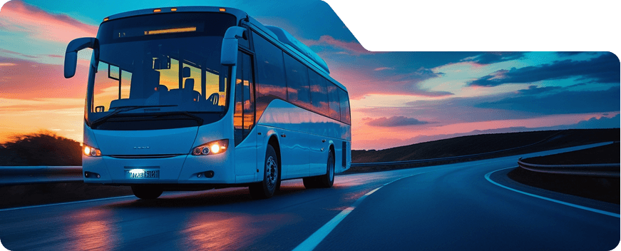 Автобус на дорозі